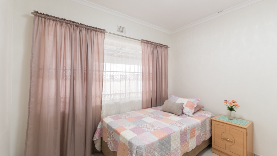 4 Bedroom Property for Sale in Peerless Park Western Cape